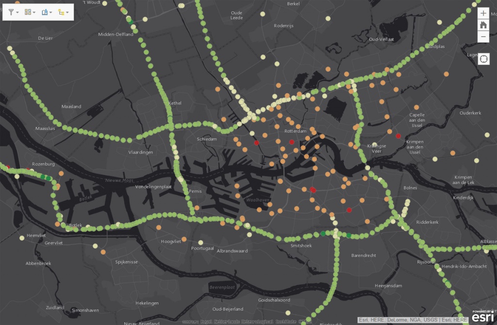 Rys. 3. Ta mapa webowa wyświetla w czasie rzeczywistym informacje z czujników ruchu, informacje o wypadkach na autostradzie i o pogodzie z całej Holandii, przetwarzając codziennie miliony transakcji.