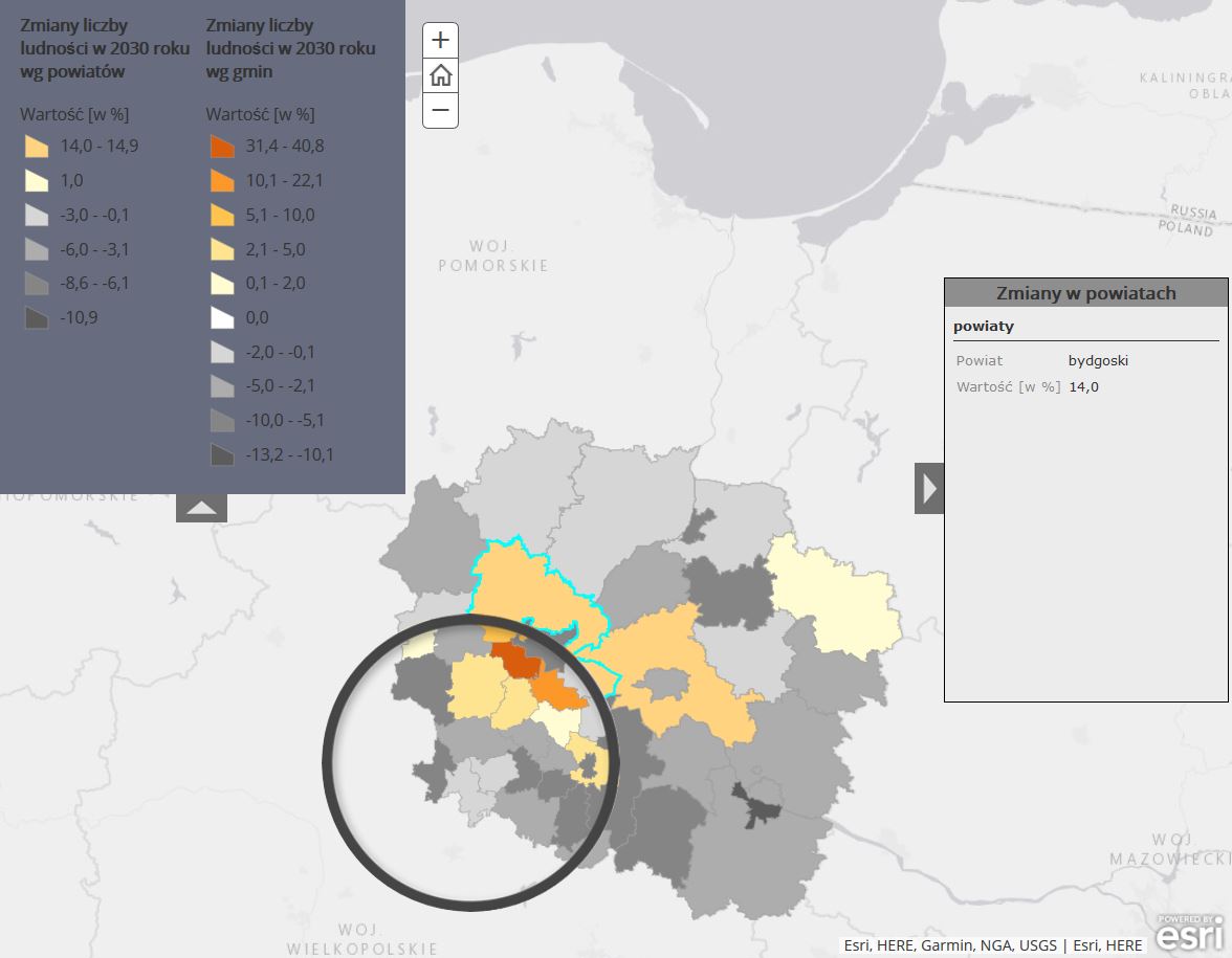 Rys. 2. Zrzut ekranowy z aplikacji „Kluczowe zagadnienia prognozy demograficznej dla Kujawsko-Pomorskiego”, mapa prezentuje zmiany liczby ludności w 2030 roku wg powiatów oraz wg gmin.